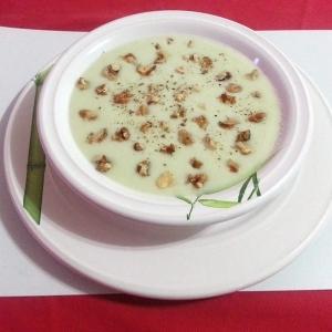 Sopa fría de papa blanca con leche de coco